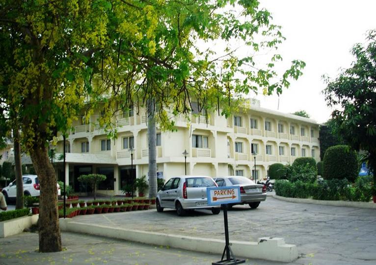 Ritz Plaza Hotel Amritsar Exterior photo