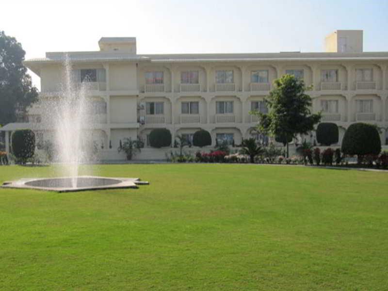 Ritz Plaza Hotel Amritsar Exterior photo